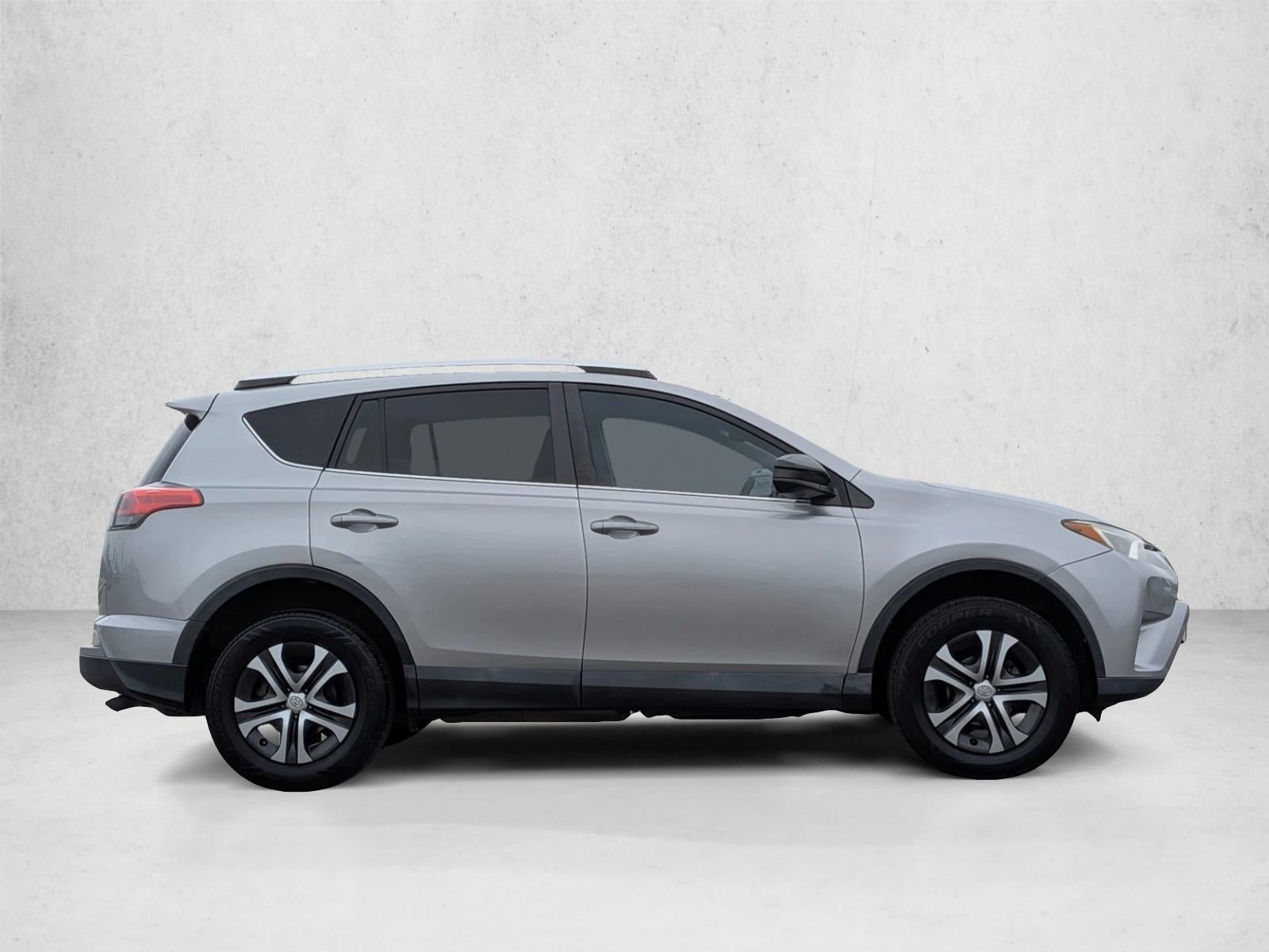 2016 Toyota RAV4 FWD 4dr LE (GS)