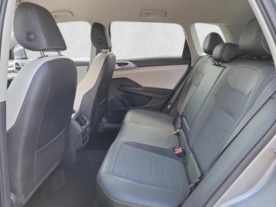 2025 Volkswagen Taos SE FWD