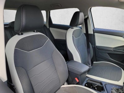 2025 Volkswagen Taos SE FWD