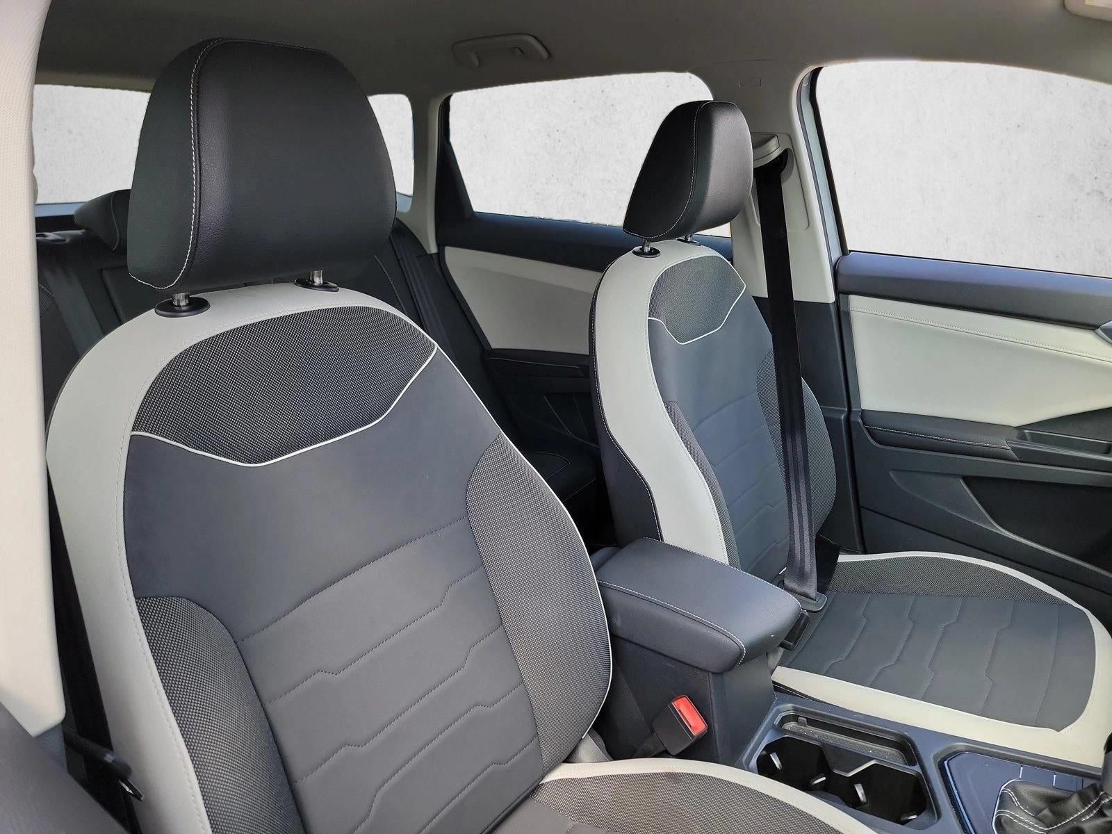 2025 Volkswagen Taos SE FWD