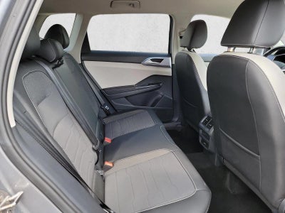 2025 Volkswagen Taos SE FWD