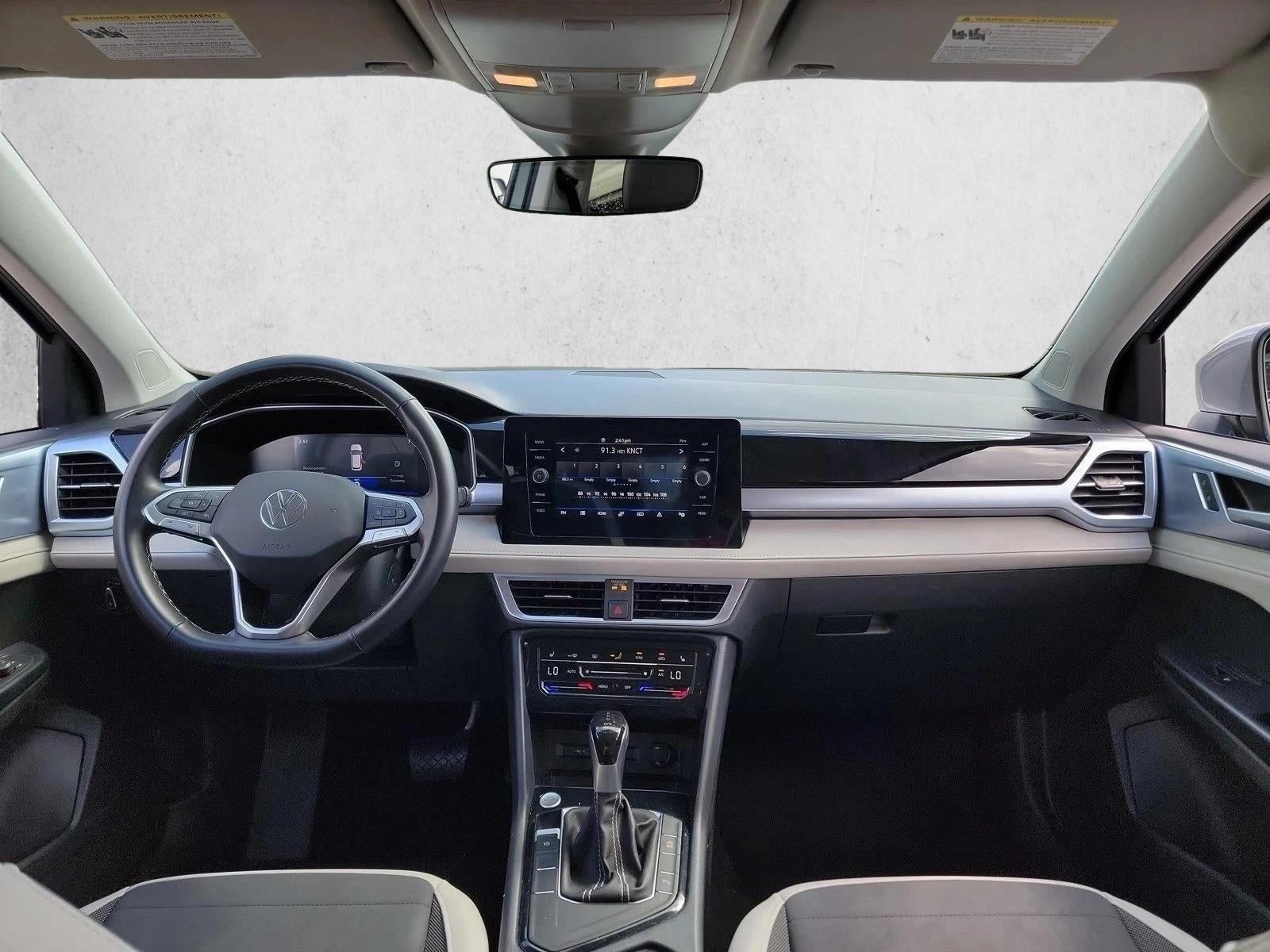 2025 Volkswagen Taos SE FWD