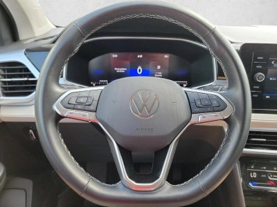 2025 Volkswagen Taos SE FWD