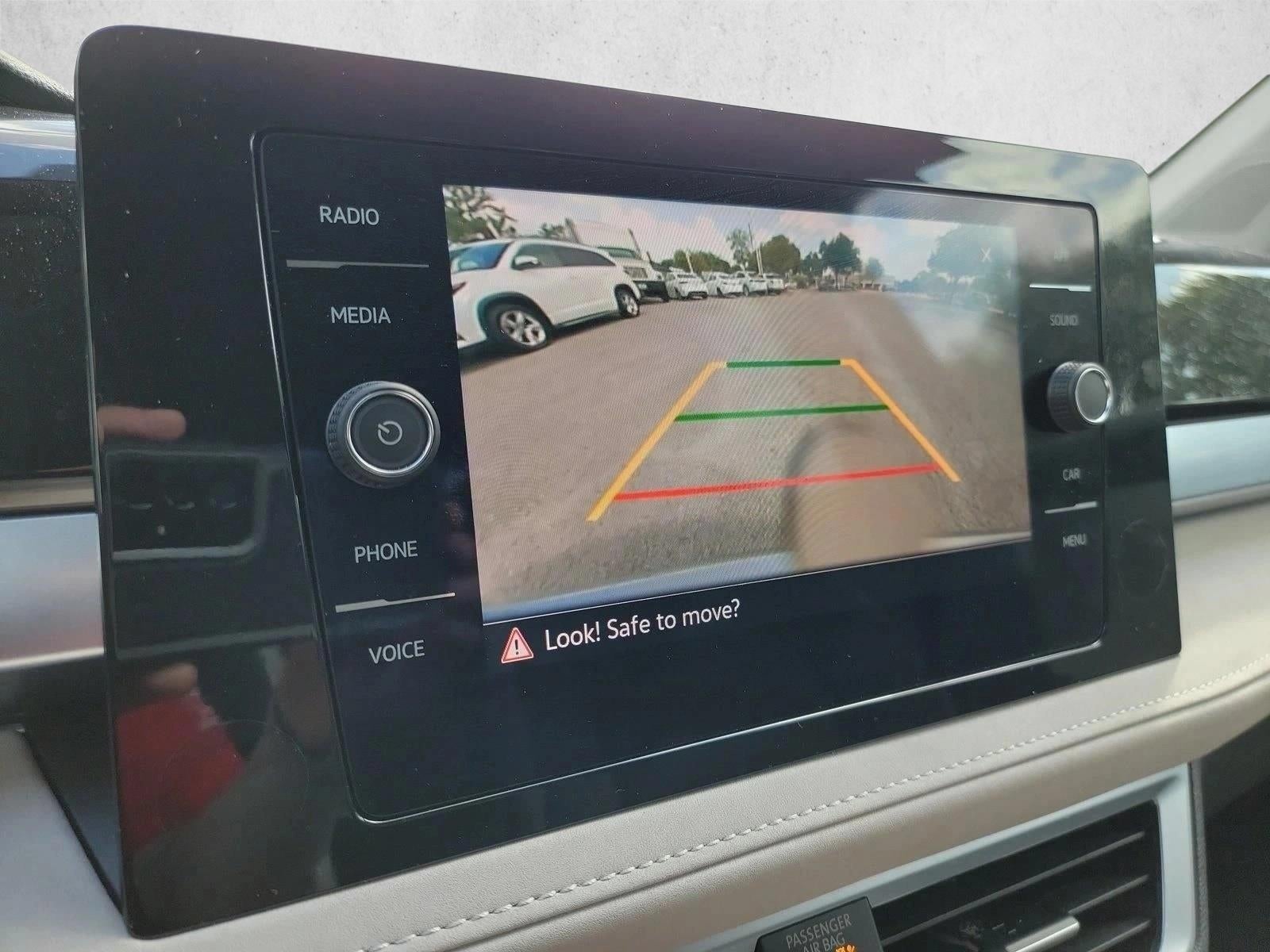 2025 Volkswagen Taos SE FWD
