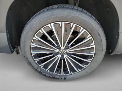 2025 Volkswagen Taos SE FWD