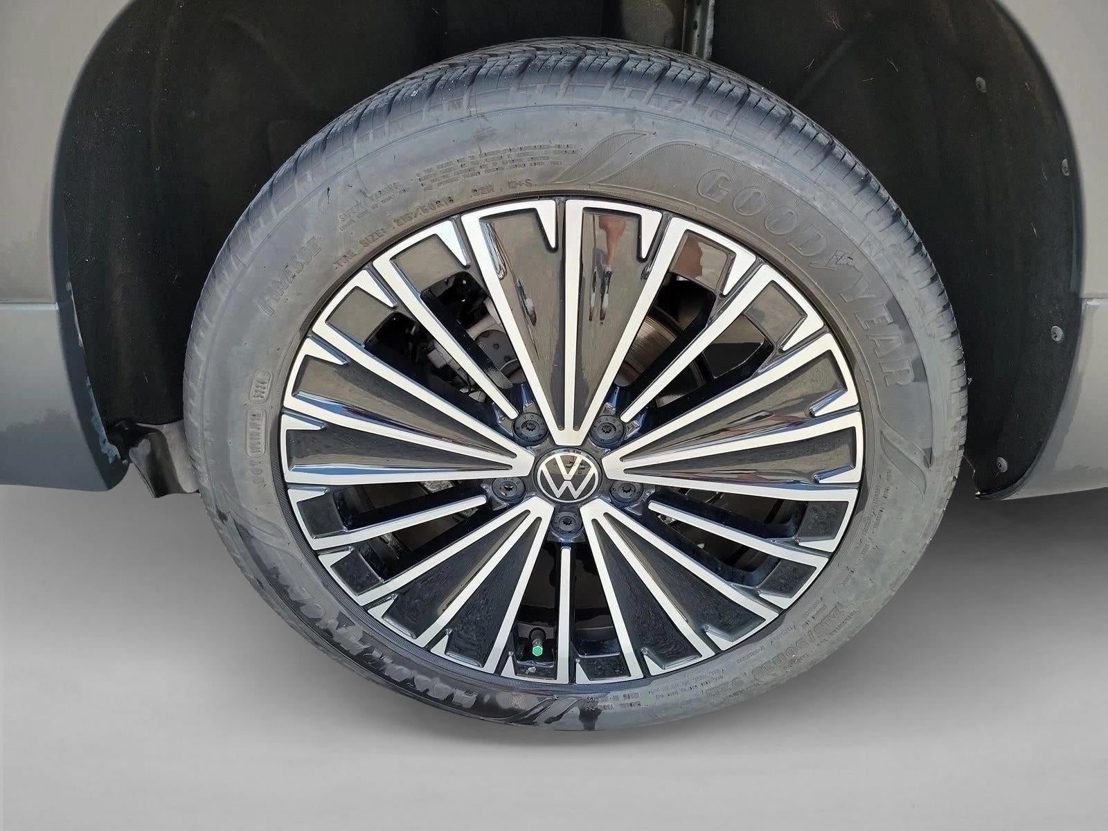 2025 Volkswagen Taos SE FWD