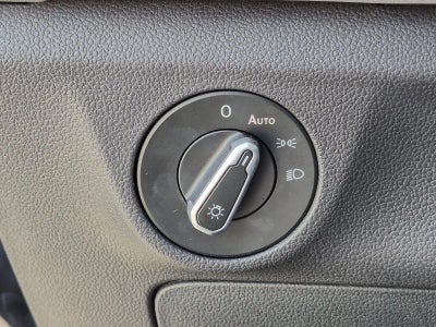 2025 Volkswagen Jetta SE Auto