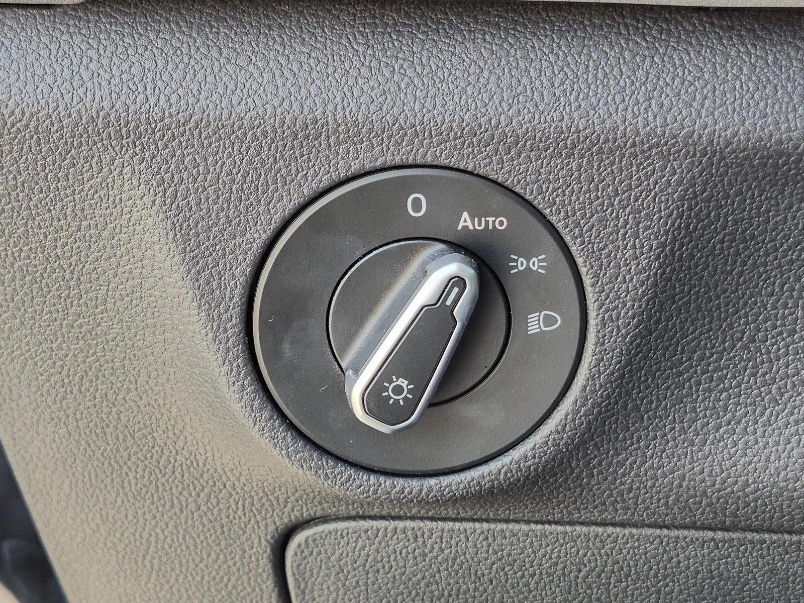 2025 Volkswagen Jetta SE Auto