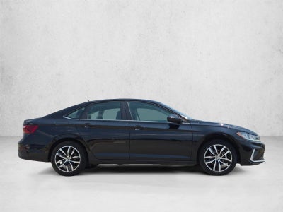 2025 Volkswagen Jetta SE Auto