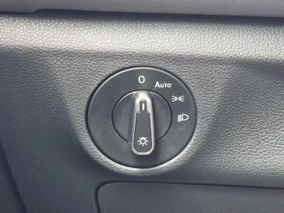 2025 Volkswagen Jetta SE Auto