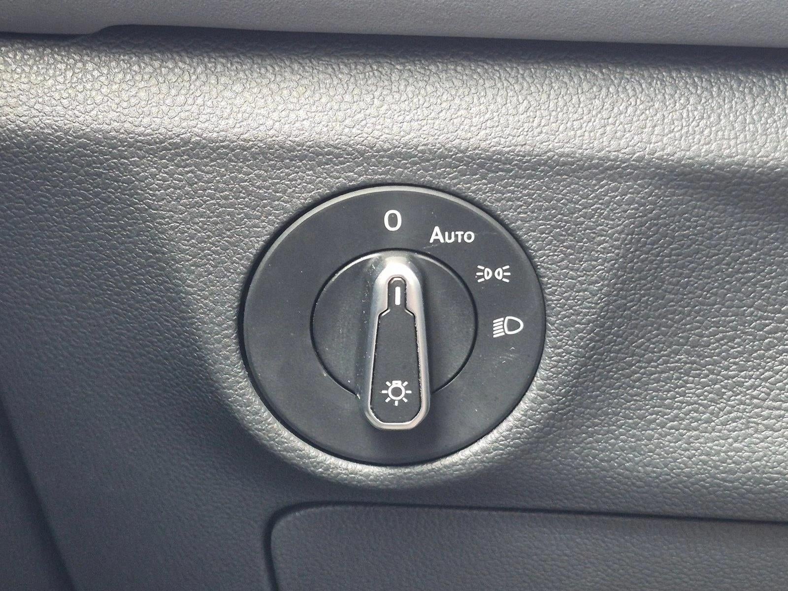 2025 Volkswagen Jetta SE Auto
