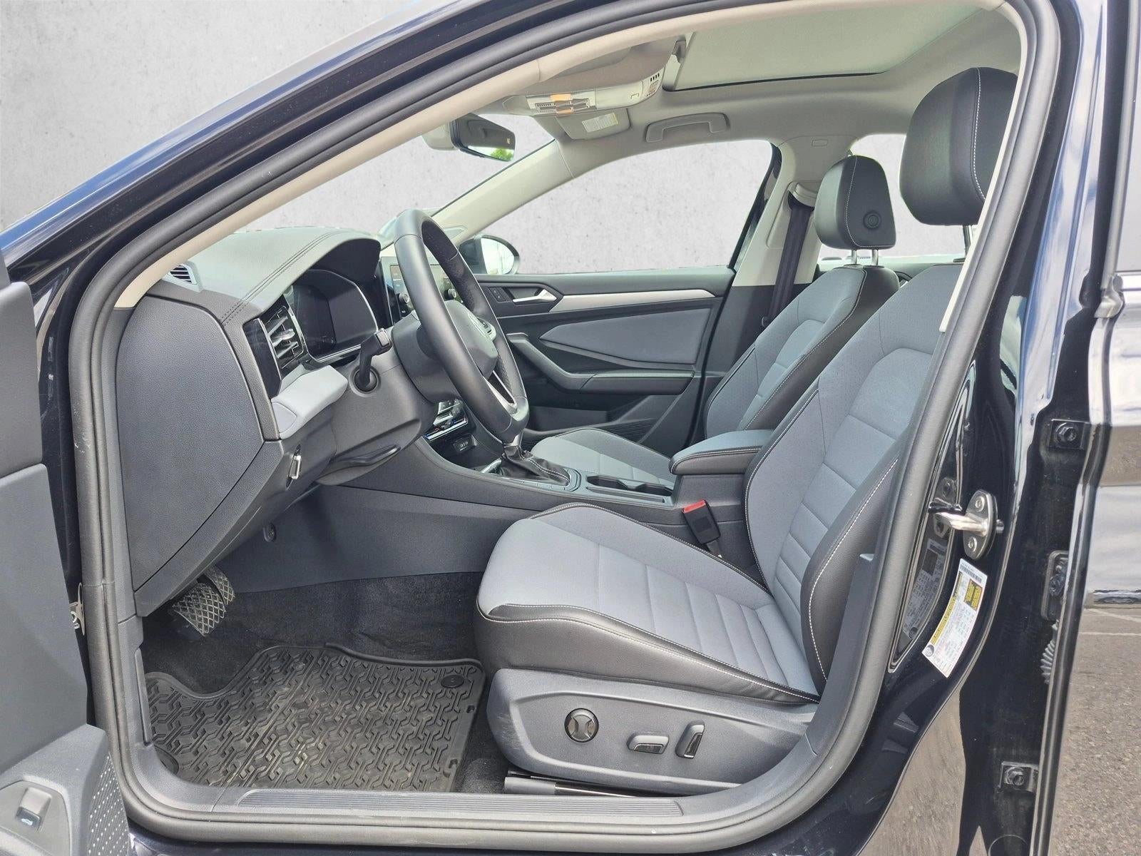 2025 Volkswagen Jetta SE Auto