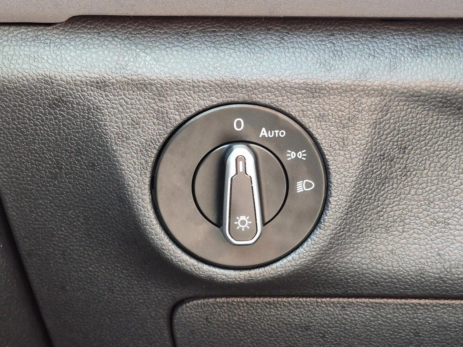 2025 Volkswagen Jetta SE Auto