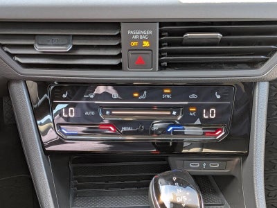 2025 Volkswagen Jetta SE Auto