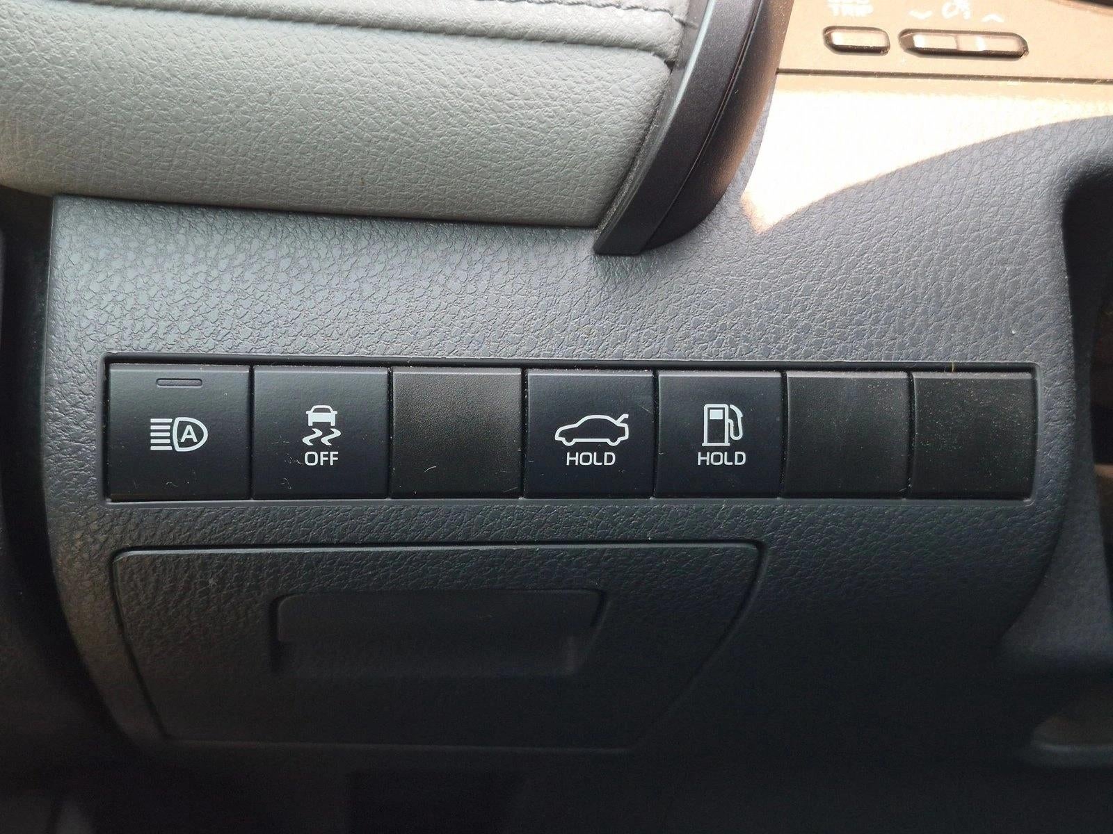 2022 Toyota Camry Hybrid LE CVT (Natl)