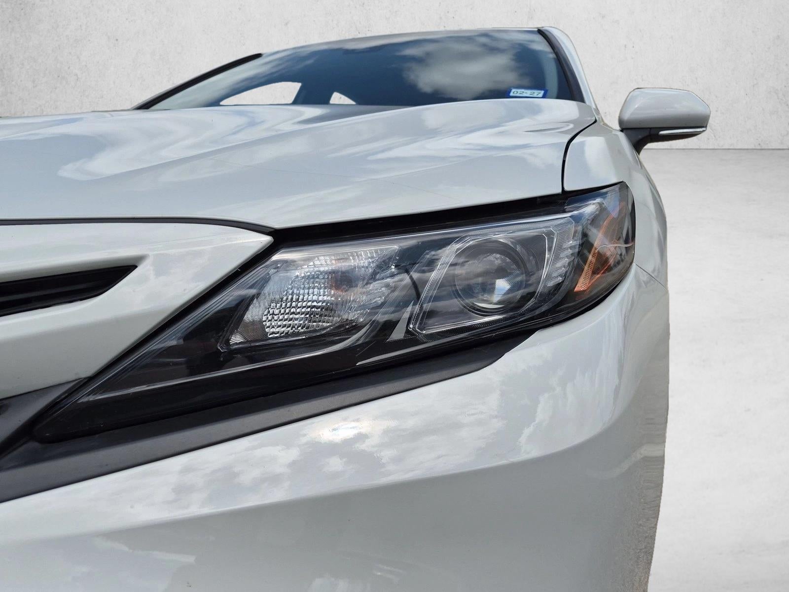 2022 Toyota Camry SE Auto (SE)