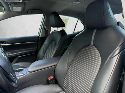 2022 Toyota Camry SE Auto (SE)