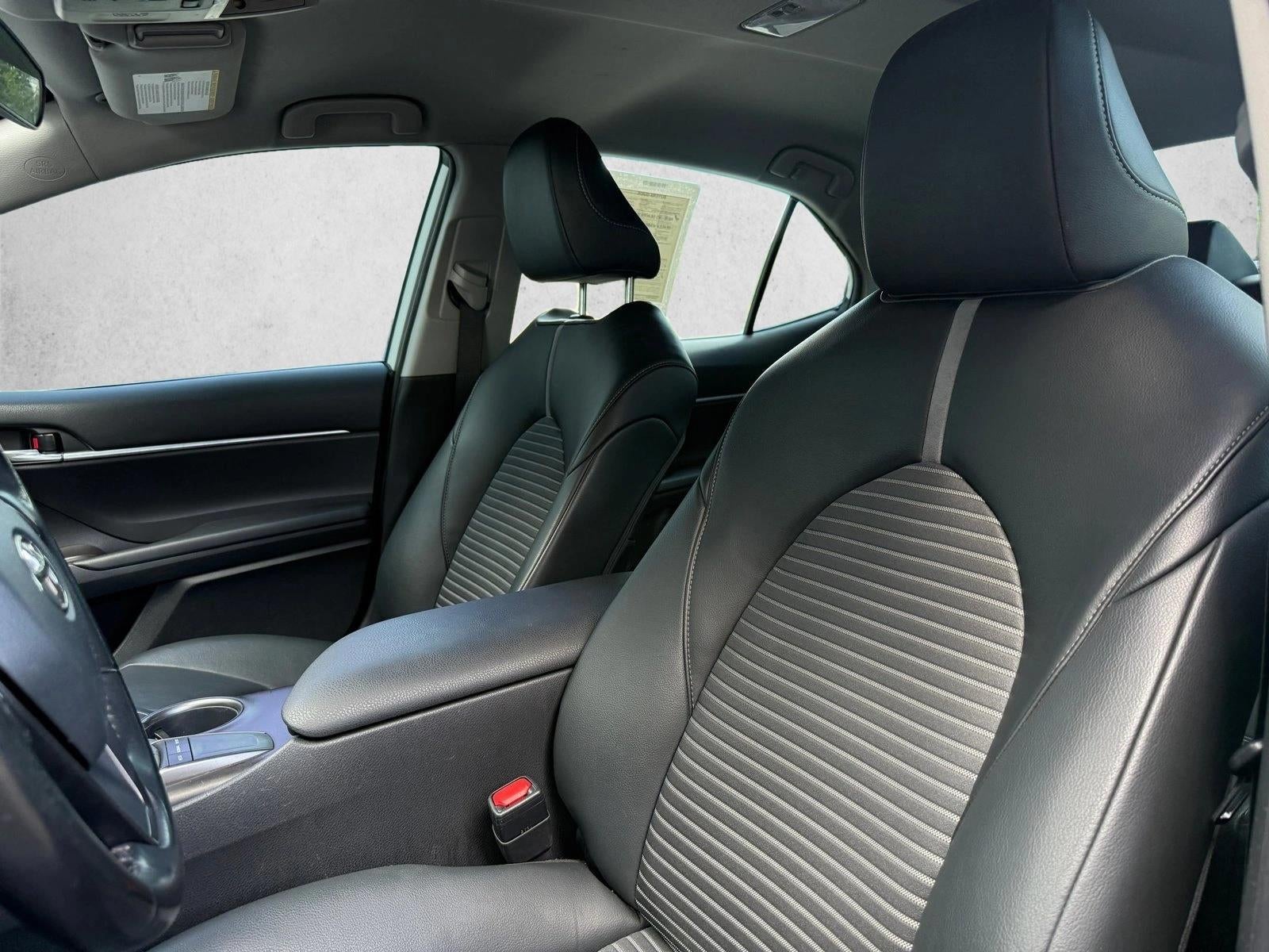 2022 Toyota Camry SE Auto (SE)