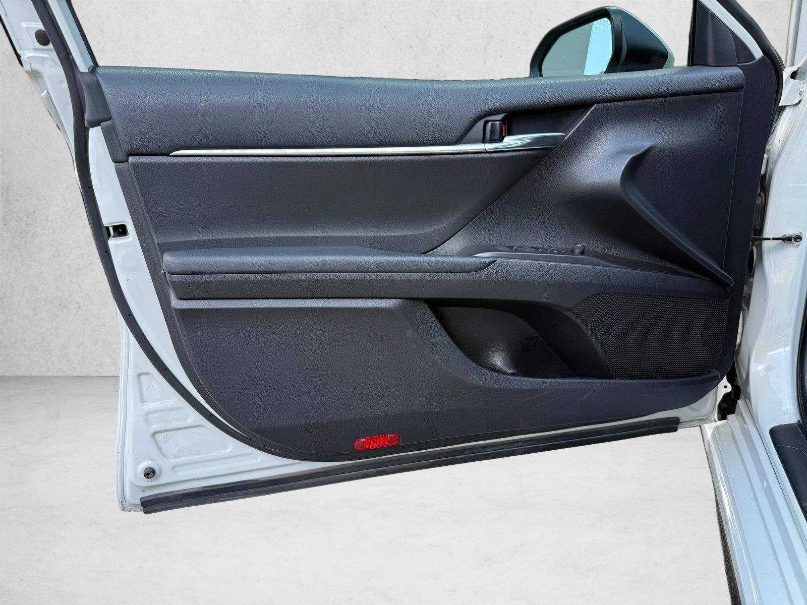 2022 Toyota Camry SE Auto (SE)