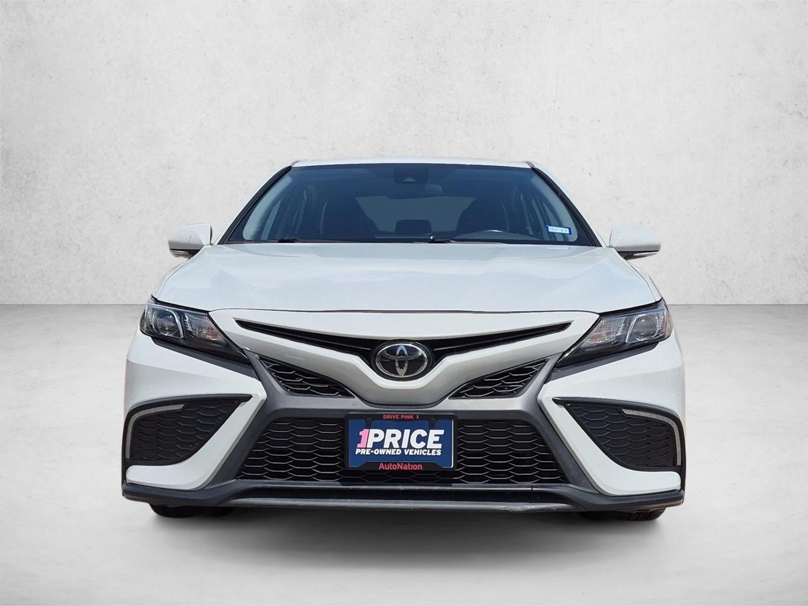 2022 Toyota Camry SE Auto (SE)
