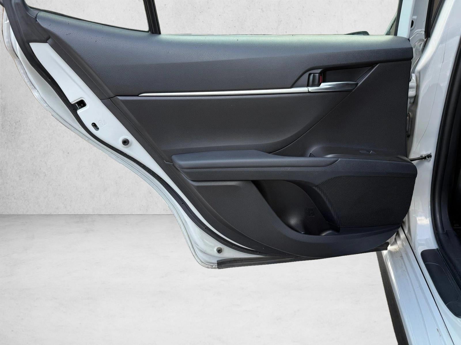 2022 Toyota Camry SE Auto (SE)