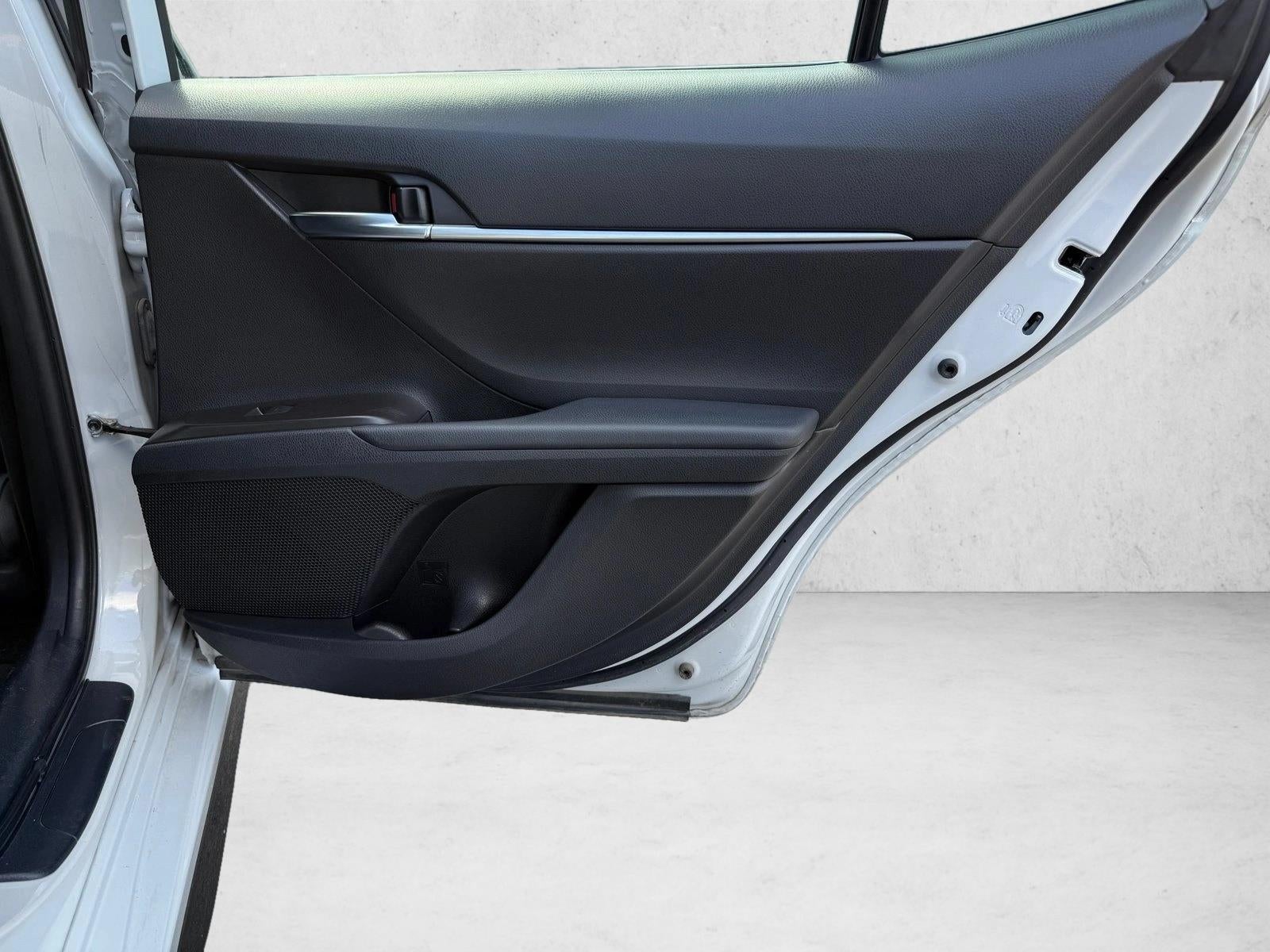 2022 Toyota Camry SE Auto (SE)