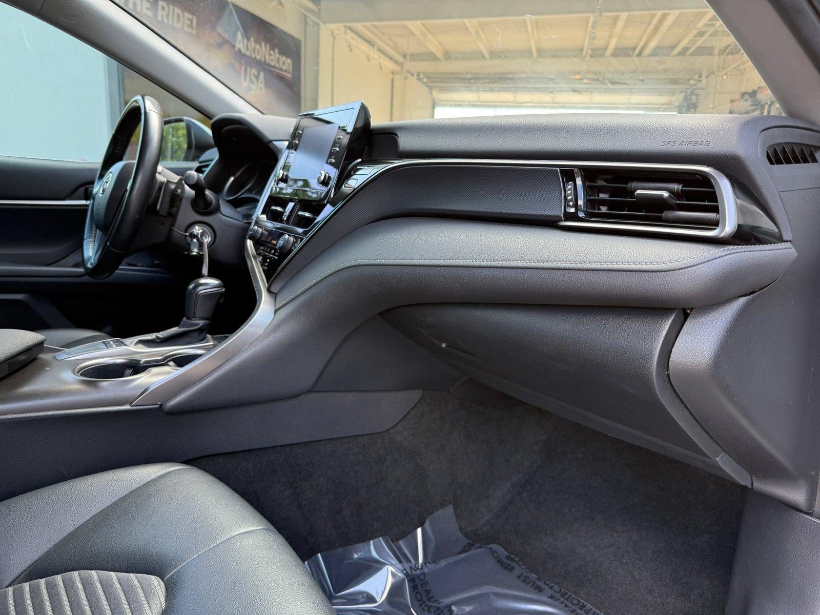 2022 Toyota Camry SE Auto (SE)