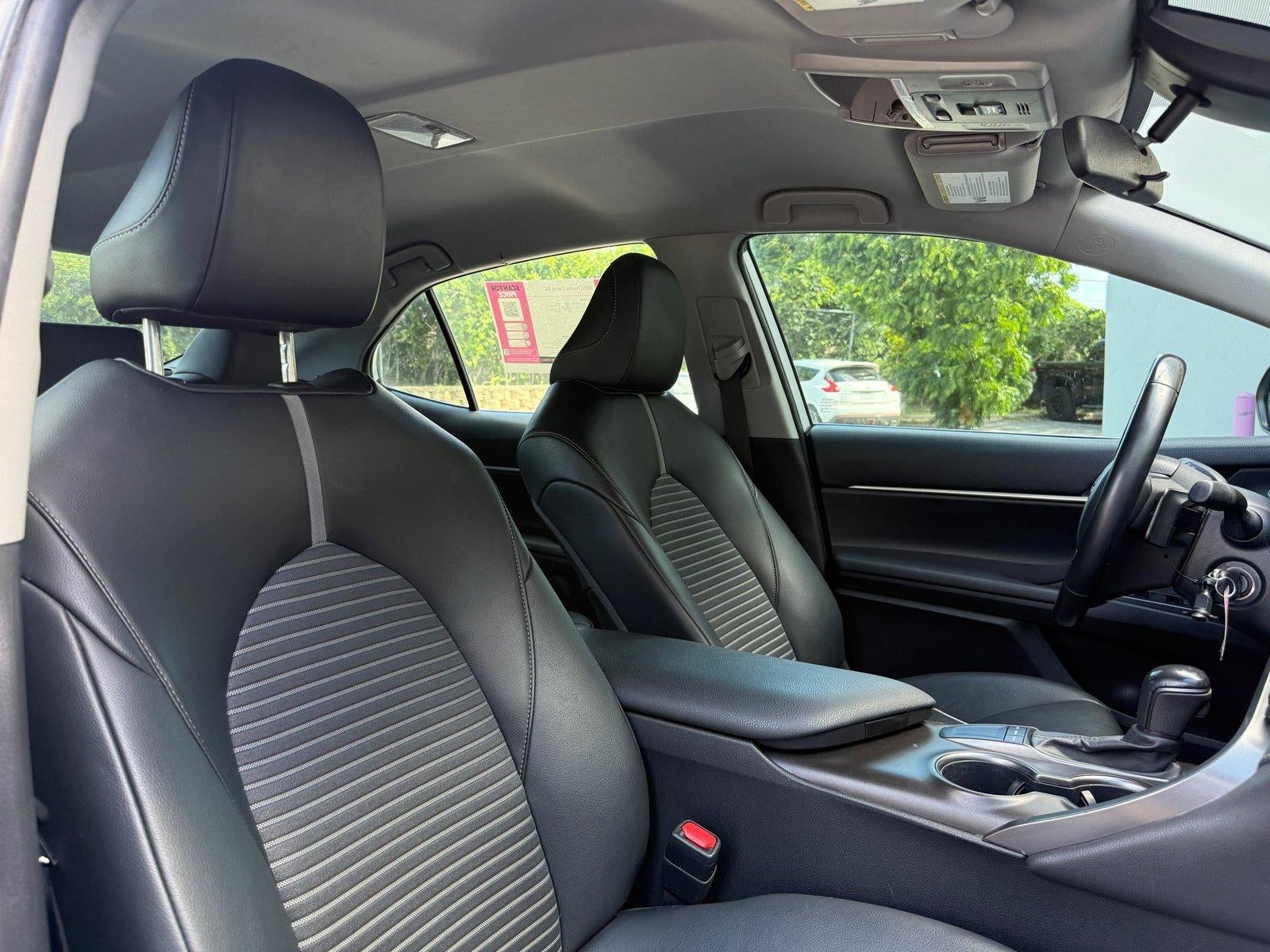 2022 Toyota Camry SE Auto (SE)