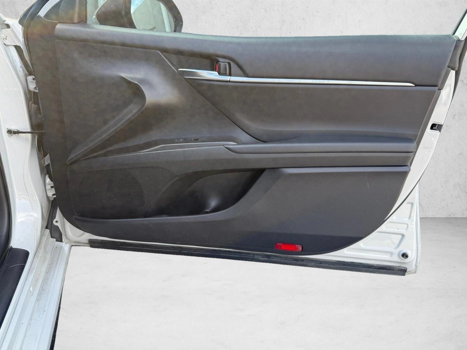 2022 Toyota Camry SE Auto (SE)