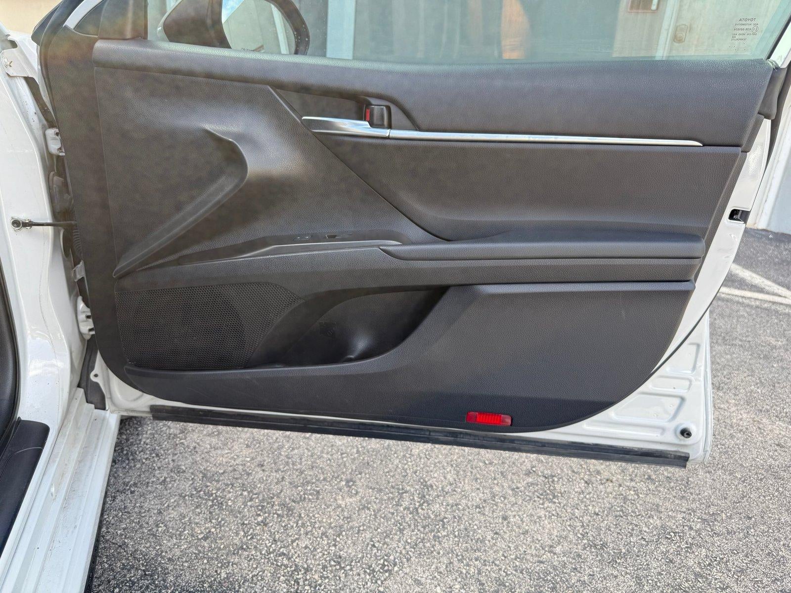 2022 Toyota Camry SE Auto (SE)