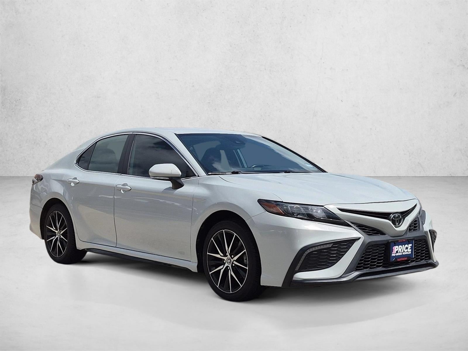 2022 Toyota Camry SE Auto (SE)