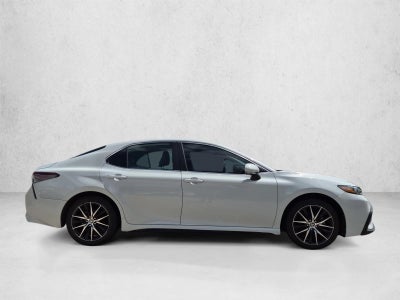 2022 Toyota Camry SE Auto (SE)