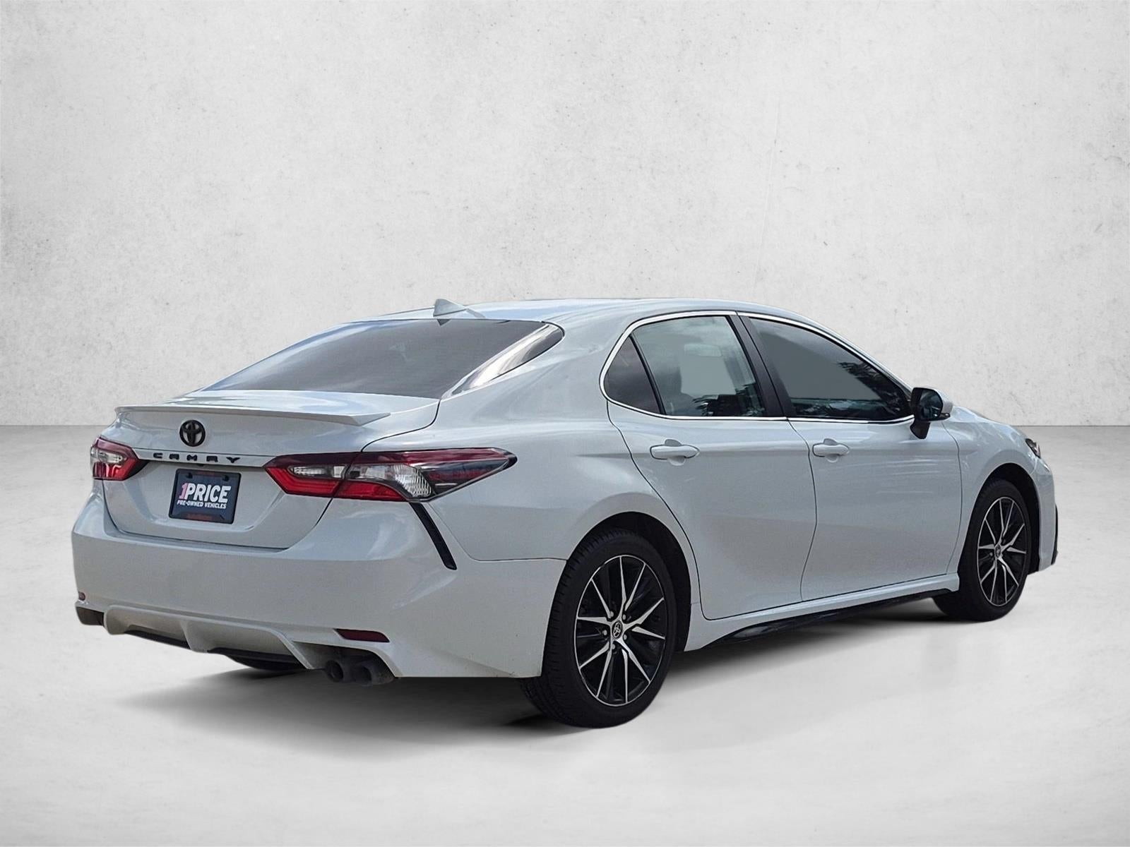 2022 Toyota Camry SE Auto (SE)