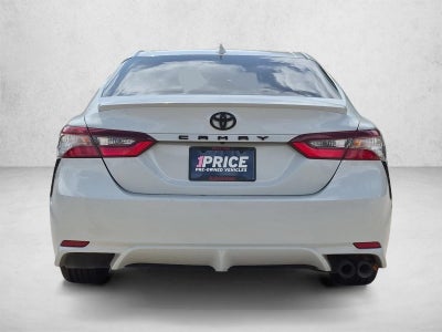 2022 Toyota Camry SE Auto (SE)