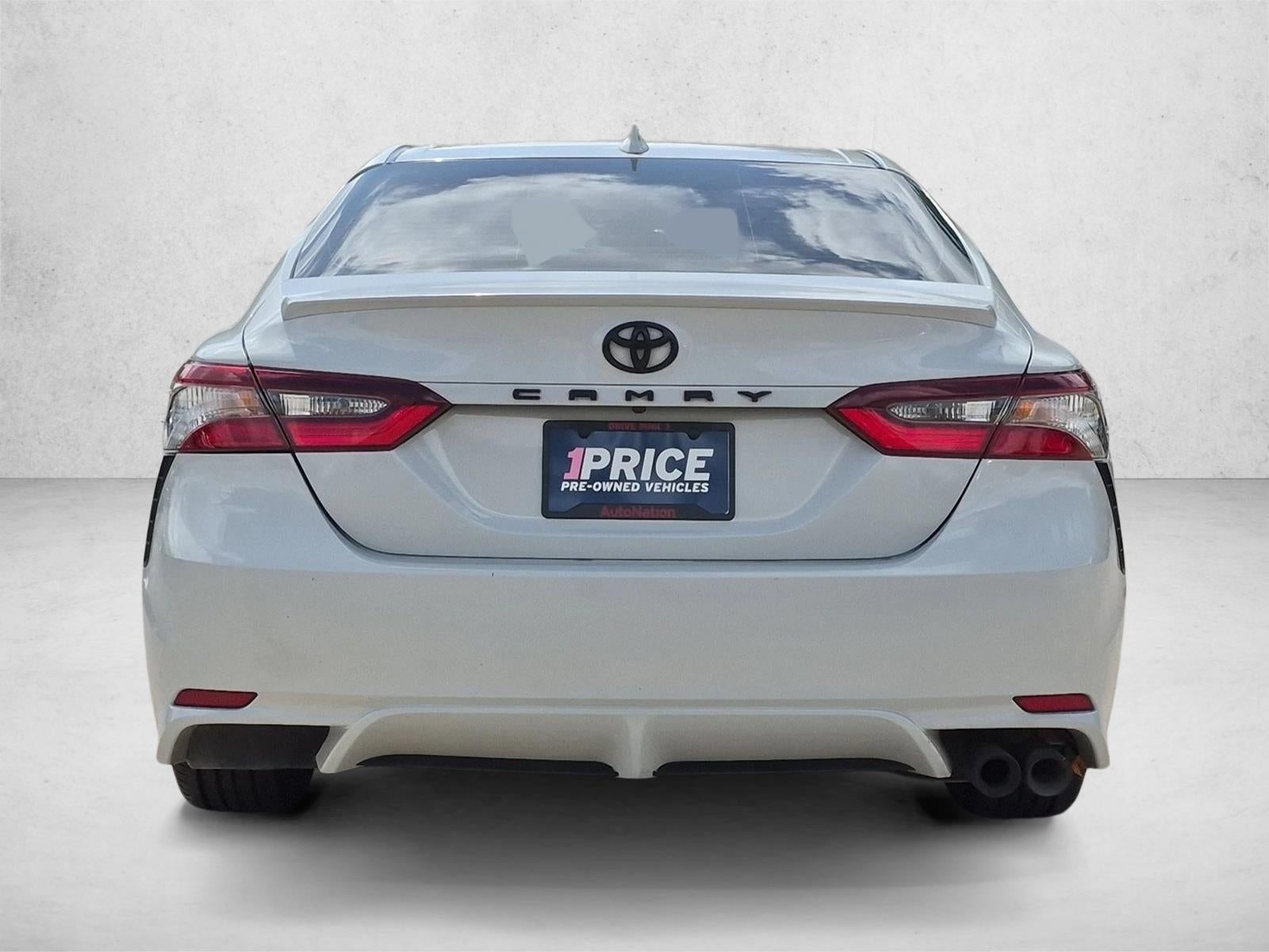2022 Toyota Camry SE Auto (SE)