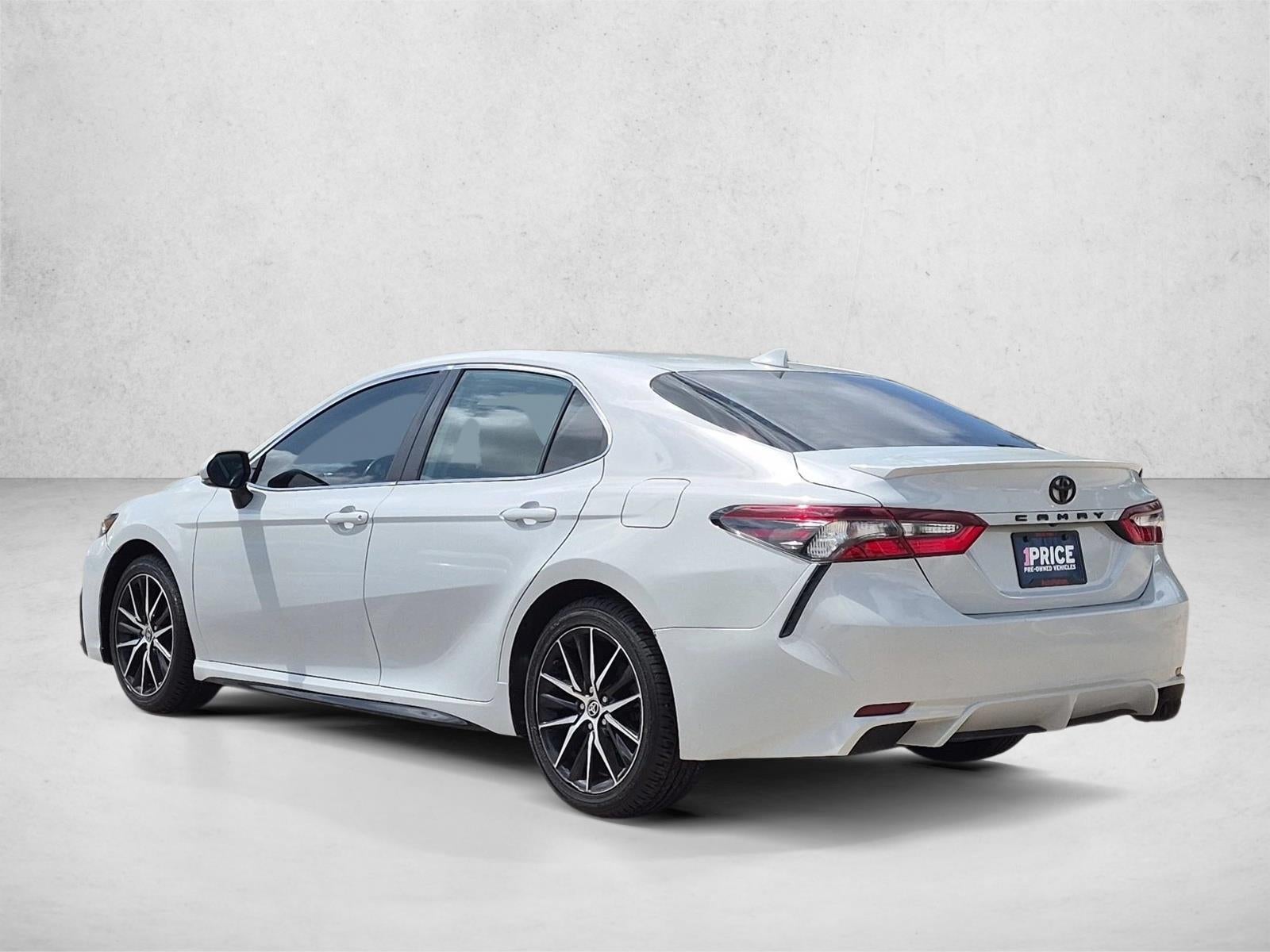 2022 Toyota Camry SE Auto (SE)