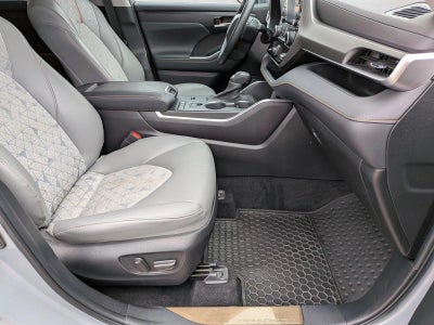 2022 Toyota Highlander Hybrid Bronze Edition AWD (Natl)