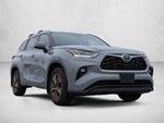 2022 Toyota Highlander Hybrid Bronze Edition AWD (Natl)