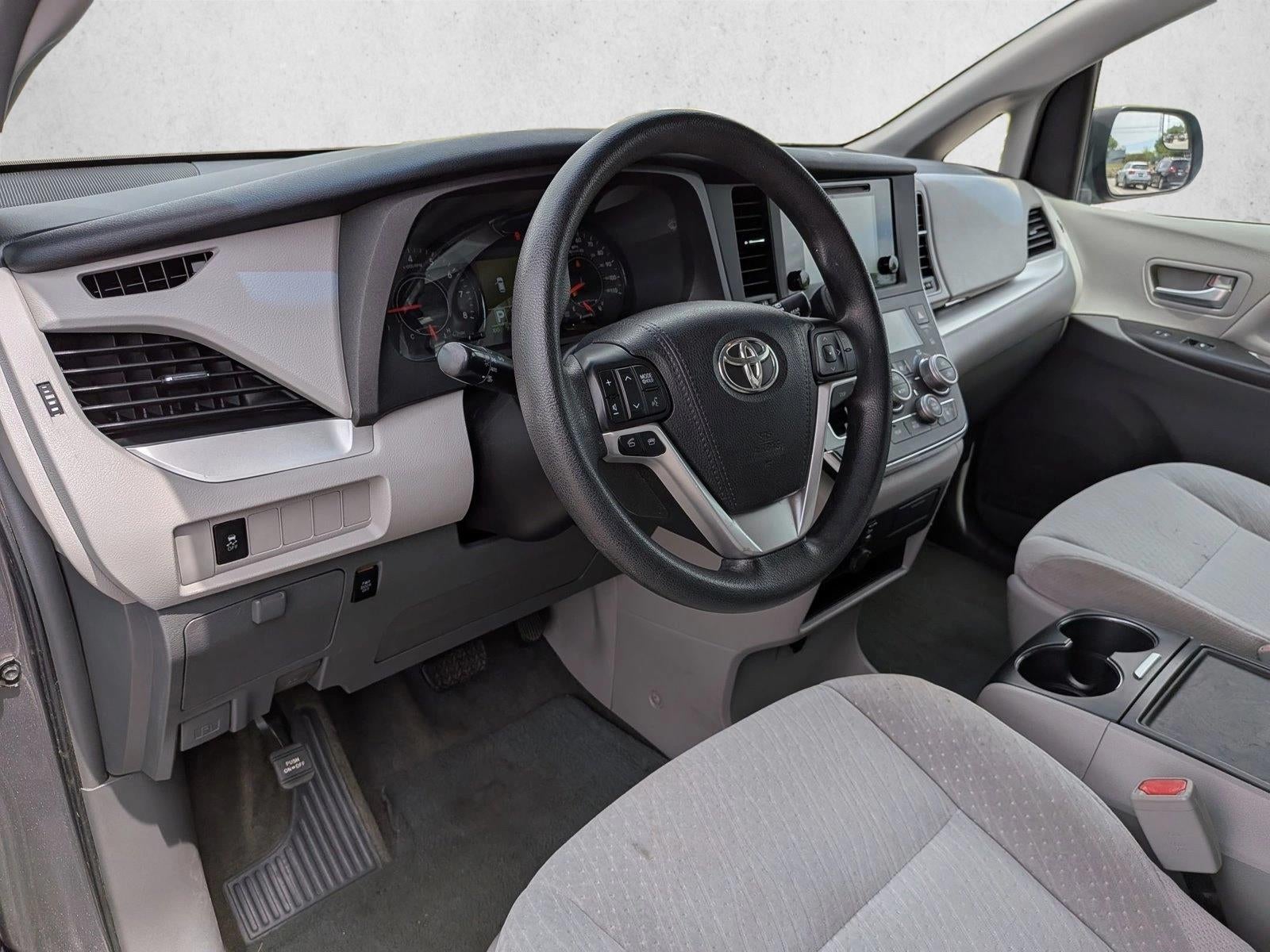 2017 Toyota Sienna LE FWD 8-Passenger (Natl)