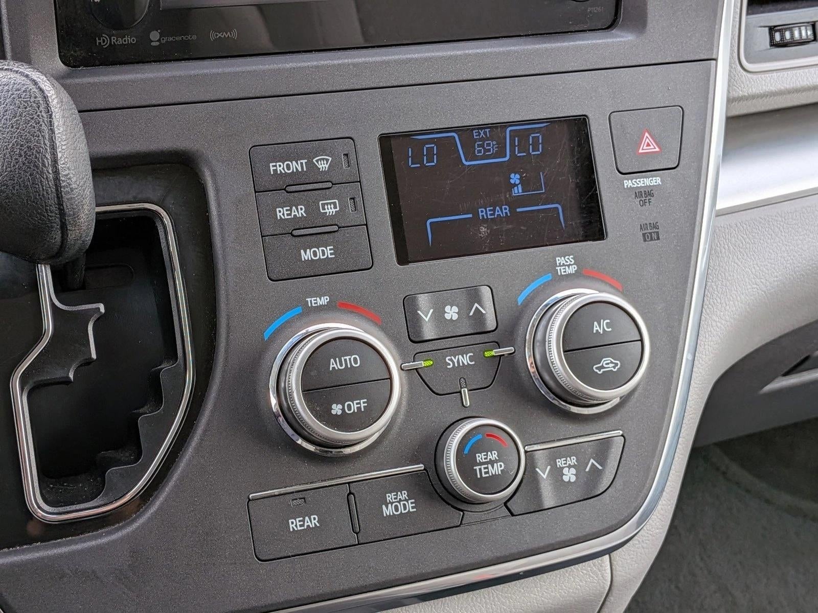 2017 Toyota Sienna LE FWD 8-Passenger (Natl)