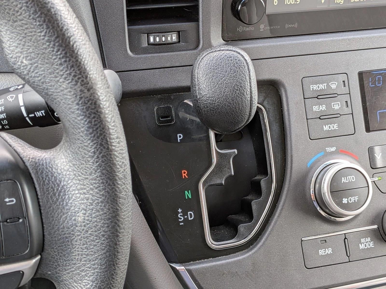 2017 Toyota Sienna LE FWD 8-Passenger (Natl)