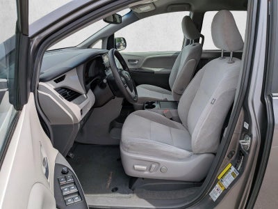 2017 Toyota Sienna LE FWD 8-Passenger (Natl)