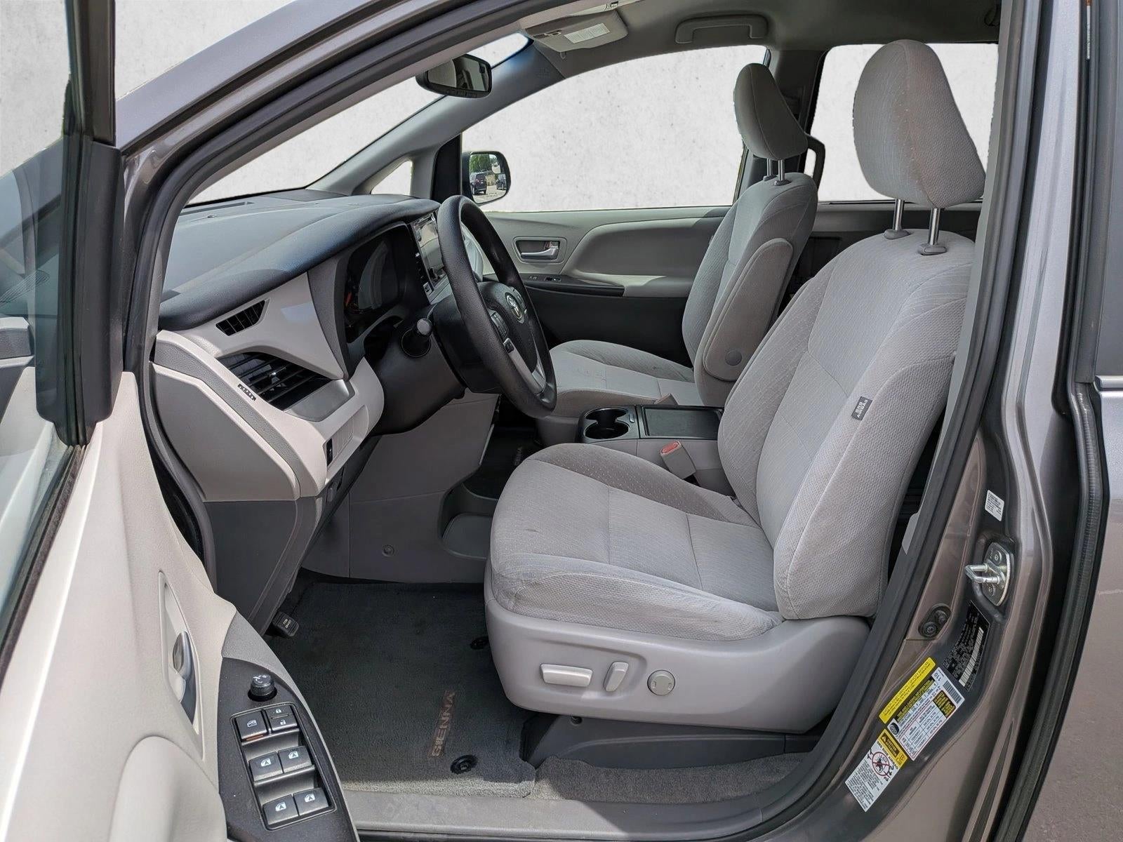 2017 Toyota Sienna LE FWD 8-Passenger (Natl)