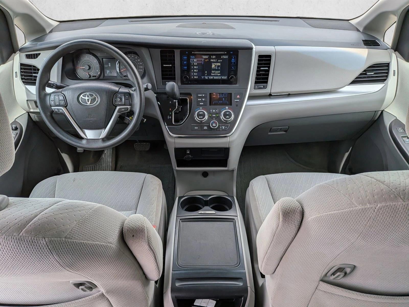 2017 Toyota Sienna LE FWD 8-Passenger (Natl)