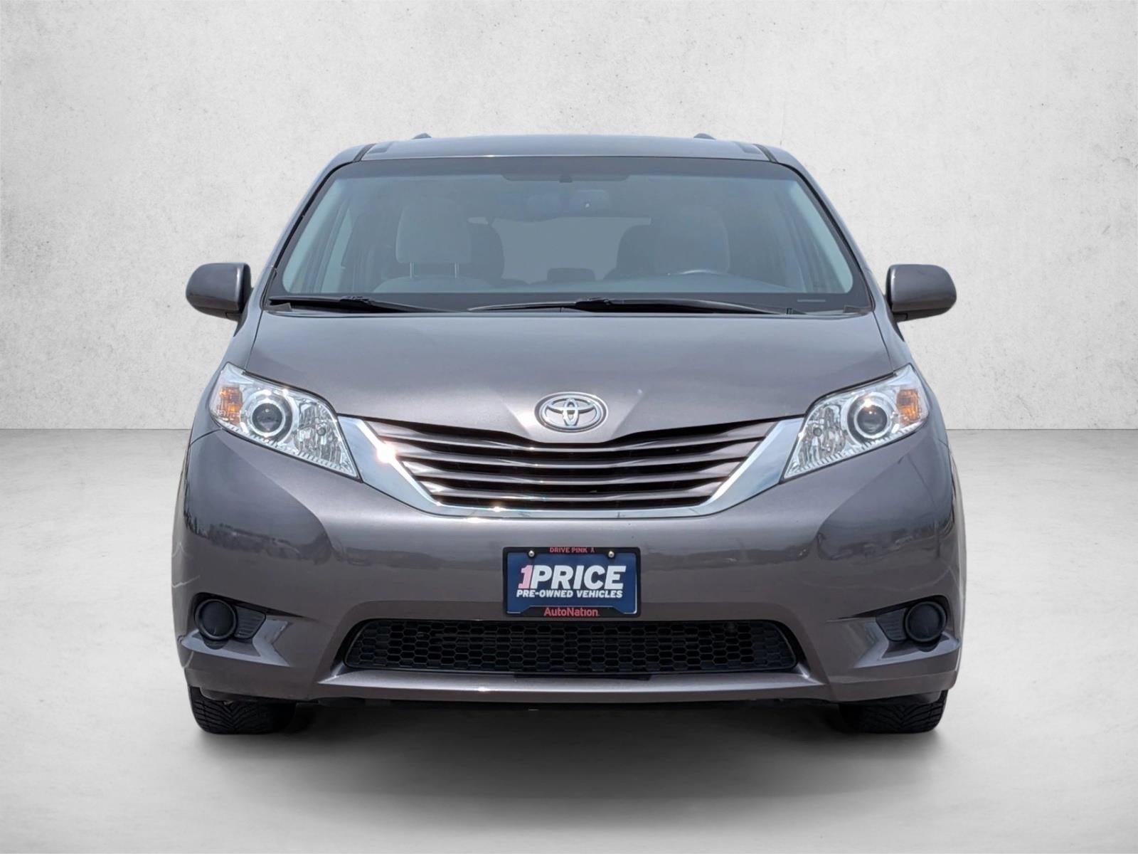 2017 Toyota Sienna LE FWD 8-Passenger (Natl)