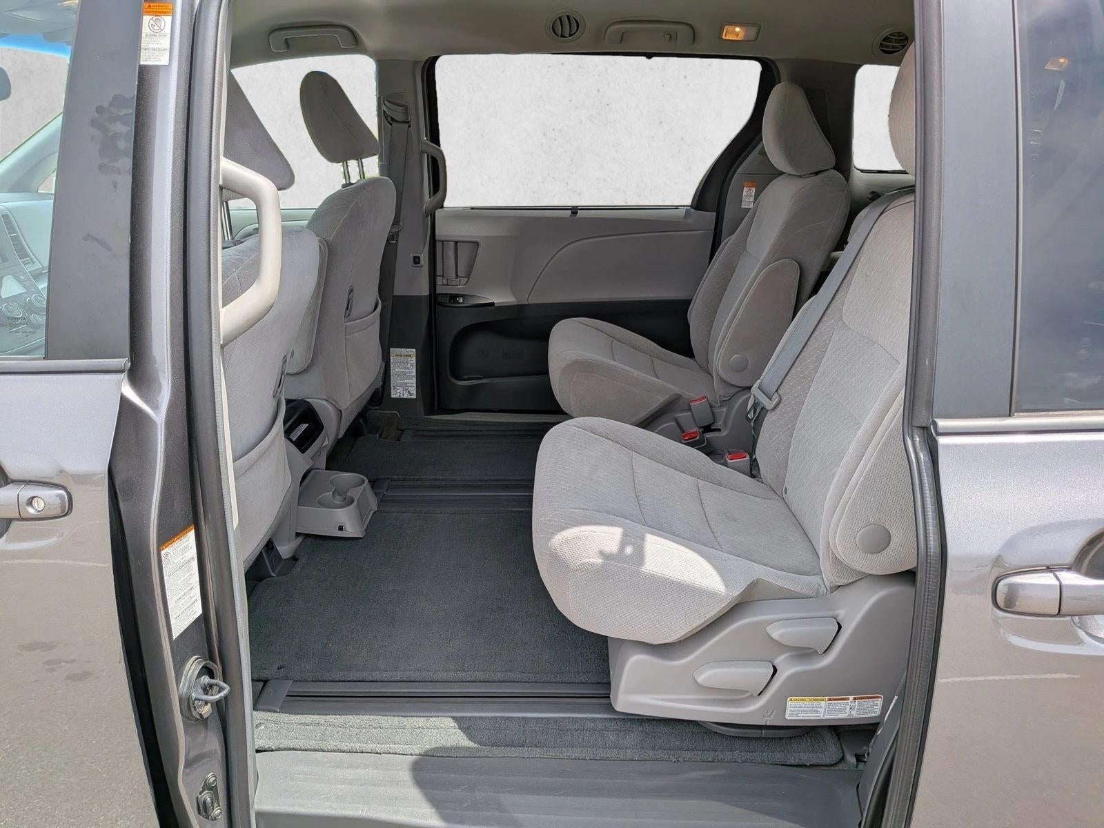 2017 Toyota Sienna LE FWD 8-Passenger (Natl)
