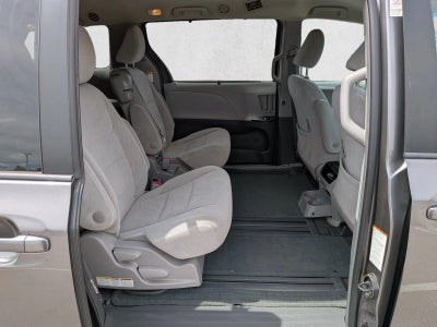 2017 Toyota Sienna LE FWD 8-Passenger (Natl)