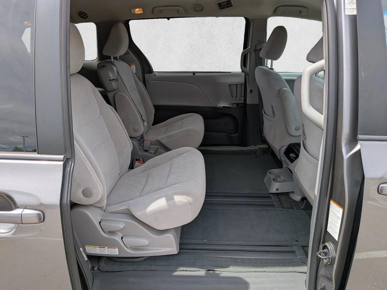 2017 Toyota Sienna LE FWD 8-Passenger (Natl)