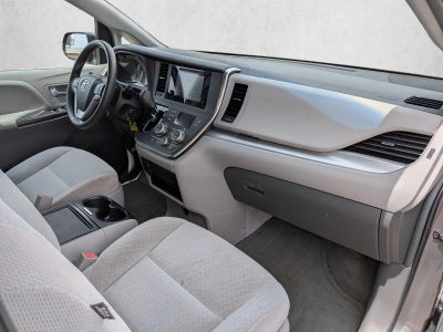 2017 Toyota Sienna LE FWD 8-Passenger (Natl)