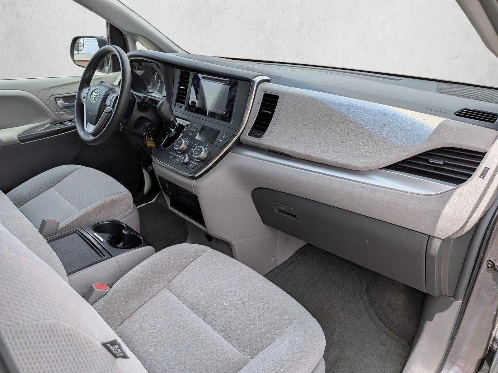 2017 Toyota Sienna LE FWD 8-Passenger (Natl)